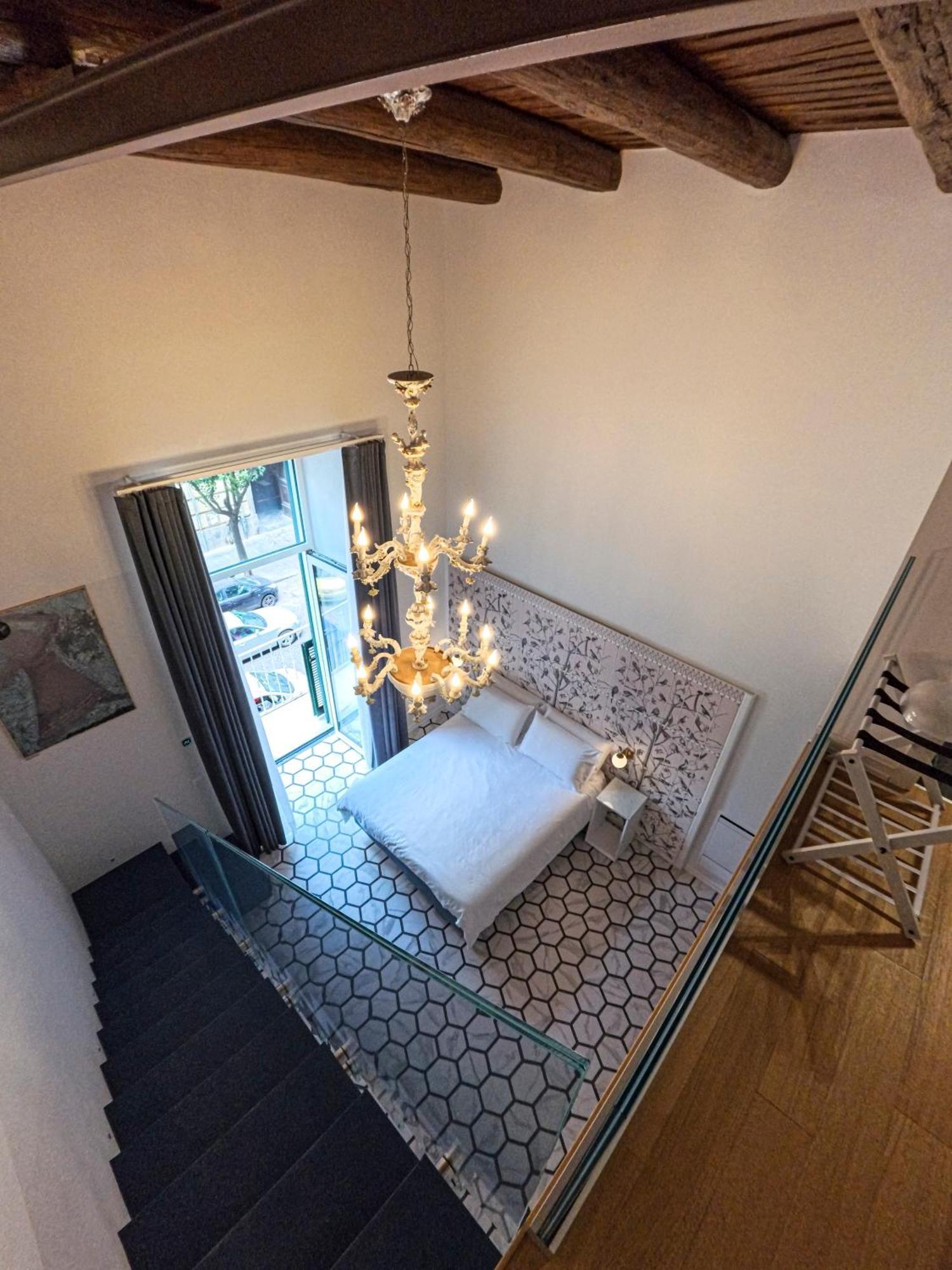 Costantinopoli 33 Grand * Naples
