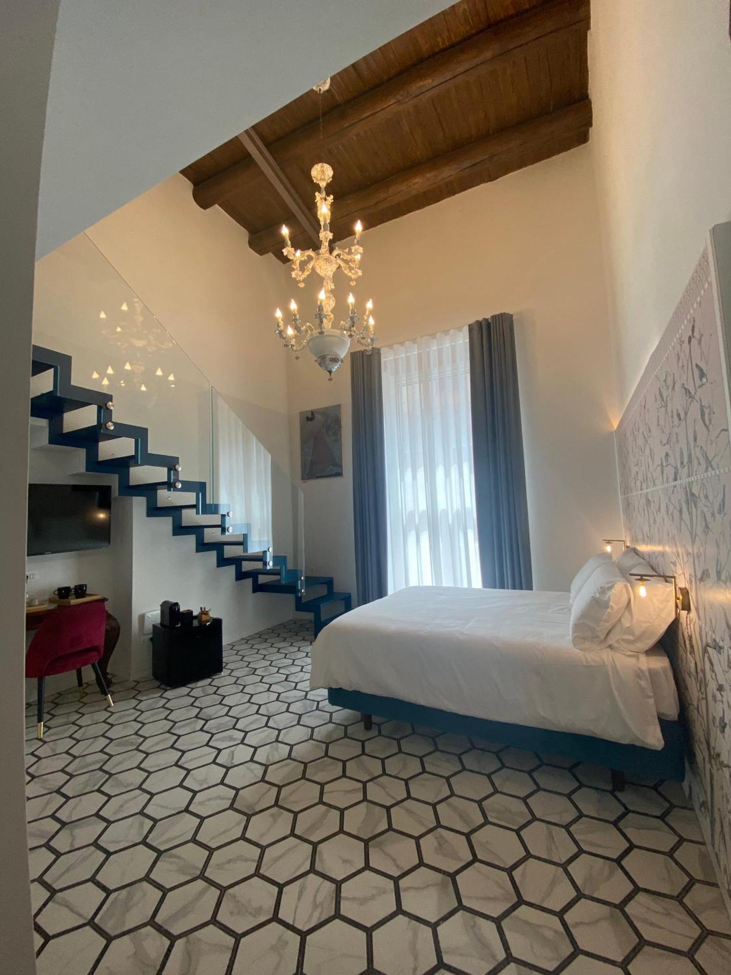Costantinopoli 33 Grand Naples