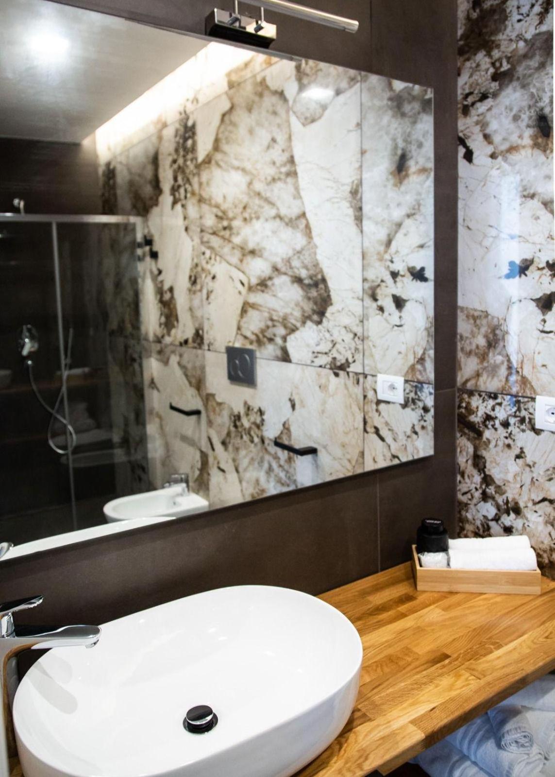 Costantinopoli 33 Grand * Naples