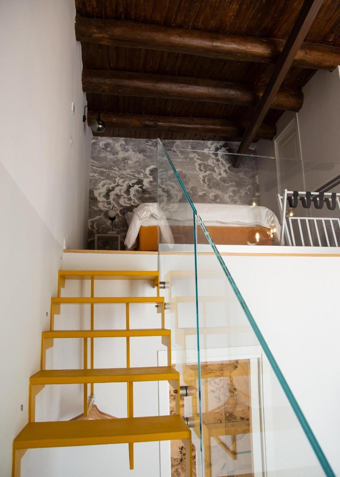 Costantinopoli 33 Grand * Naples