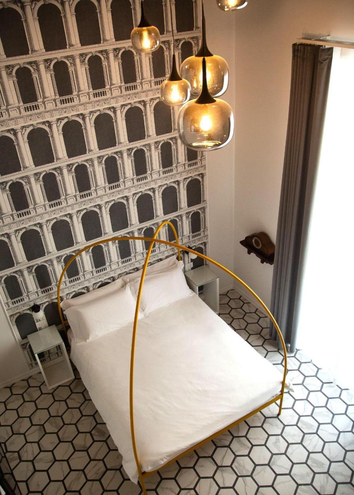 Costantinopoli 33 Grand * Naples